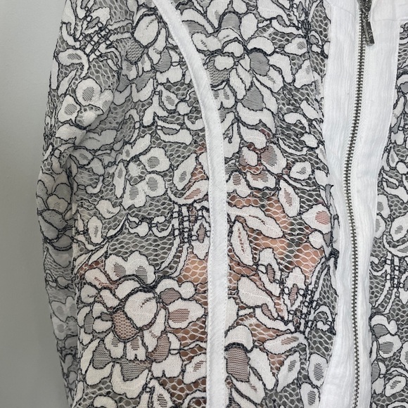 Yest Floral Lace Black & White Jacket - Picture 6 of 9